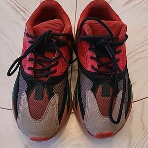 Adidas YEEZY, Size 5 Kid, Fair